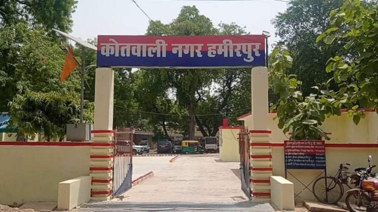 हद है! हमीरपुर में पुलिस चौकी से फिर हुआ ट्रक चोरी, एक महीने में ये तीसरी वारदात UP Tak