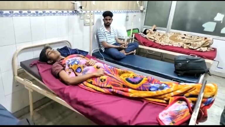 अलीगढ़: शादी में गाजर का हलवा खाकर 3 दर्जन लोग हुए बीमार, सभी का अस्पताल में चल रहा इलाज UP Tak