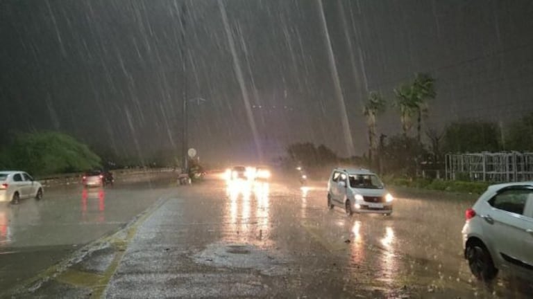 गुजरात में आने वाले ‘बिपरजॉय’ तूफान का UP में दिखेगा असर! इन दो दिन होगी बारिश UP के इन इलाकों में आज होगी तेज और हल्की बारिश, IMD ने जारी की सूची