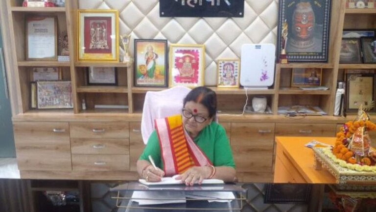 कानपुर निकाय चुनाव: ‘रिवॉल्वर अम्मा’ प्रमिला पांडे की दावेदारी हुई मजबूत, दूसरी बार बनेगीं मेयर? कानपुर निकाय चुनाव: ‘रिवॉल्वर अम्मा’ प्रमिला पांडे की दावेदारी हुई मजबूत, दूसरी बार बनेगीं मेयर?