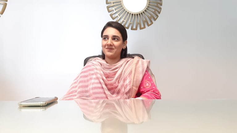 स्वार उपचुनावः जानें आजम की बहू सिदरा अदीब की कहानी जिनकी सियासी एंट्री की चर्चा चल पड़ी UP Tak