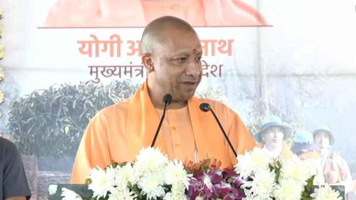 सीएम योगी का कांग्रेस पर तंज, बोले- असत्य के मार्ग पर चलने वाले सत्याग्रह नहीं कर सकते UP Tak