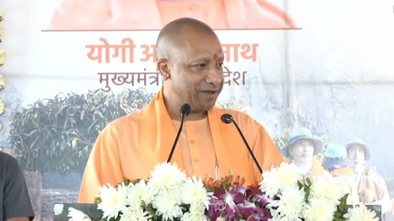 सीएम योगी का कांग्रेस पर तंज, बोले- असत्य के मार्ग पर चलने वाले सत्याग्रह नहीं कर सकते UPTak