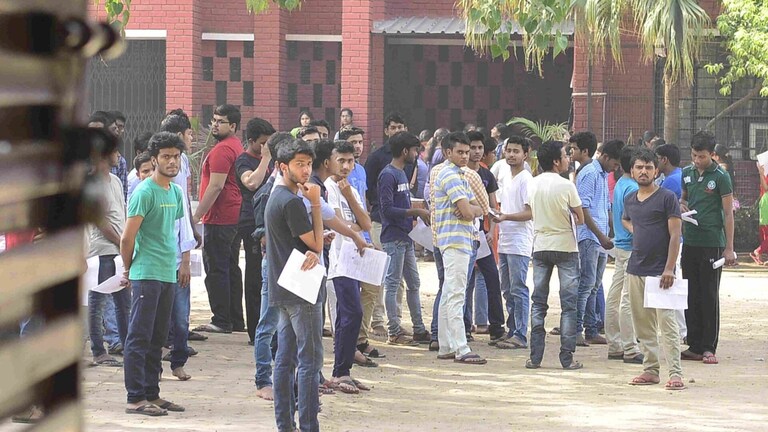 यूपी के कारागार विभाग में 3500 से अधिक पदों पर जल्द होगी भर्ती, सीएम योगी ने दिए निर्देश UP Tak