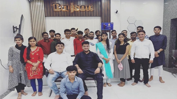 इंपैक्ट फीचर: तेजी से मार्केट में आगे बढ़ रहा बाजसन शर्ट्स! जानें इसकी सभी खासियत UP Tak