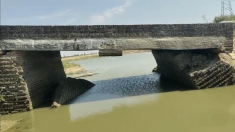 बस्ती में हवा में झूलता मौत का पुल, कहीं ये लापरवाही ना कर दे बड़ा हादसा! UP Tak