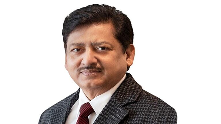 इंपैक्ट फीचर: मोतियाबिंद के इलाज के अग्रणी चिकित्स हैं डॉ. संजय चौधरी, जानें इनके बारे में UP Tak