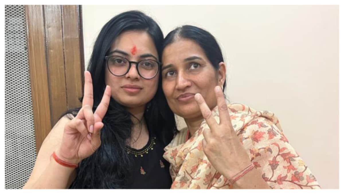 कोर्ट में हुई थी पिता की हत्या, अब बेटी आयुषी ने रचा इतिहास, UPPSC पास कर बनीं DSP कोर्ट में हुई थी पिता की हत्या, अब बेटी आयुषी ने रचा इतिहास, UPPSC पास कर बनी DSP