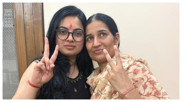 कोर्ट में हुई थी पिता की हत्या, अब बेटी आयुषी ने रचा इतिहास, UPPSC पास कर बनीं DSP कोर्ट में हुई थी पिता की हत्या, अब बेटी आयुषी ने रचा इतिहास, UPPSC पास कर बनी DSP