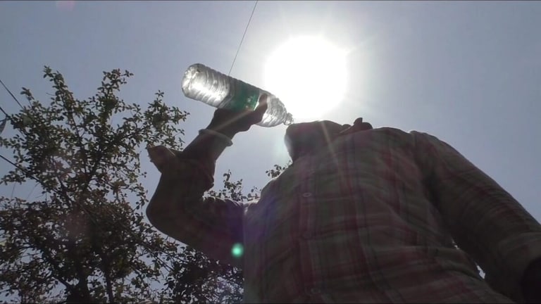 भीषण गर्मी से जूझ रहे यूपी के लोग, झांसी रहा सबसे गर्म, जानिए अगले 3 दिनों के मौसम का हाल UP Tak