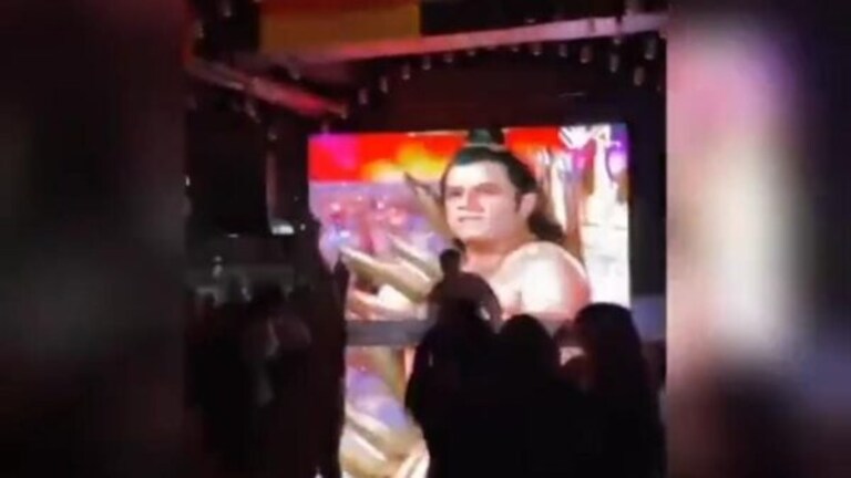 नोएडा: गार्डन गैलरिया मॉल के बार में स्क्रीन पर चला ‘रामायण’ का दृश्य , गाने पर शराब के साथ थिरके लोग UP Tak