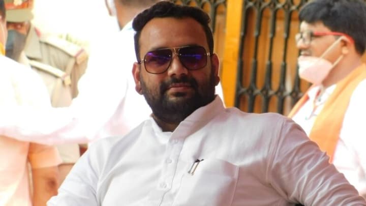 महराजगंज: पूर्व विधायक अमन मणि त्रिपाठी को BSP ने किया निष्कासित, सामने आई ये बड़ी वजह UP Tak