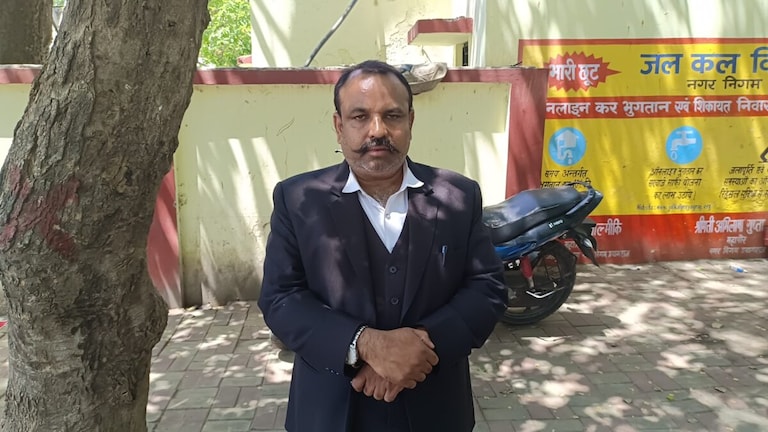 अतीक के गुर्गों ने वकील से पिस्टल के दम पर मांगी 10 लाख की रंगदारी? पीड़ित ने कही ये बात अतीक के गुर्गों ने वकील से पिस्टल के दम पर मांगी 10 लाख की रंगदारी? पीड़ित ने कही ये बात