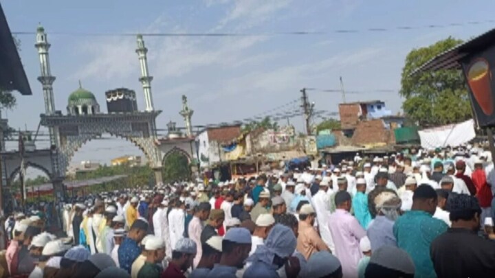 कानपुर: सख्त निर्देश के बावजूद भी सड़क पर पढ़ी गई नमाज, 2 हजार से ज्यादा लोगों पर FIR दर्ज UP Tak