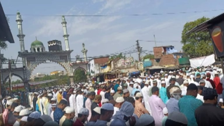 कानपुर: सख्त निर्देश के बावजूद भी सड़क पर पढ़ी गई नमाज, 2 हजार से ज्यादा लोगों पर FIR दर्ज UP Tak