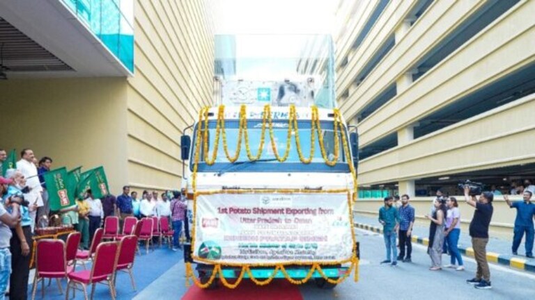 यूपी के किसानों को मिला इंटरनेशनल मार्केट, लूलू मॉल ने चालीस मीट्रिक टन आलू भेजा ओमान UP Tak