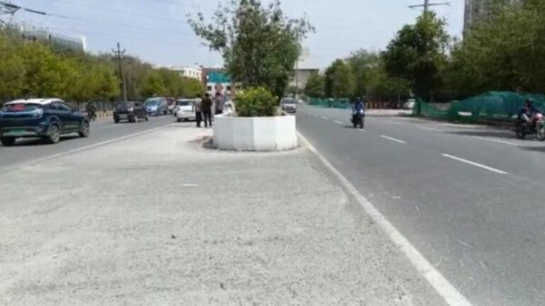 नोएडा में बना एक करोड़ का यू-टर्न, लोगों ने किया ट्रोल तो अथॉरिटी ने दिया ये जवाब UP Tak
