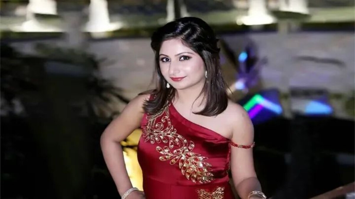 इंपैक्ट फीचर: अपनी प्रतिभा से फैशन जगत में क्रांति ला रही हैं फैशन डिजाइनर पूजा मोगा UP Tak