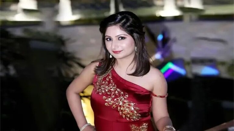 इंपैक्ट फीचर: अपनी प्रतिभा से फैशन जगत में क्रांति ला रही हैं फैशन डिजाइनर पूजा मोगा UP Tak