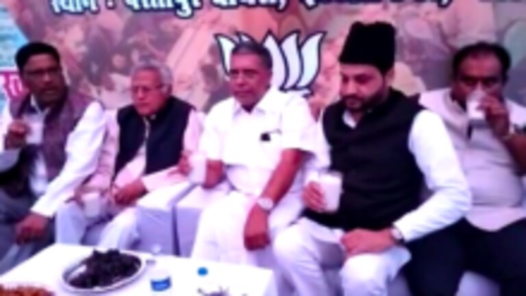 बरेली: रमजान में हुआ खास काम, गाय के दूध से मुस्लिमों ने खोला रोजा, देखिए UP Tak