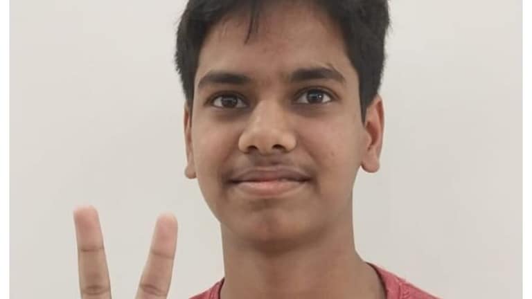 UP Board Result 2023: पिता दूध बेचकर कराते थे पढ़ाई, बेटे ने टॉपर बन बढ़ाया मान UP Tak