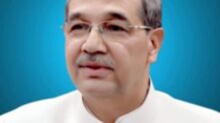 BJP और संघ से रिश्ते को लेकर रहे चर्चा में, जानिए कौन हैं तारीक मंसूर जो बने यूपी में MLC UP Tak