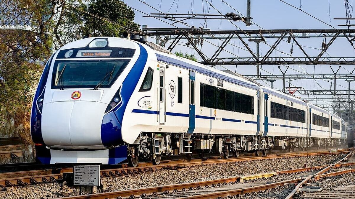गोरखपुर के लोगों के लिए खुशखबरी, अगले हफ्ते शुरू हो सकती है वंदे भारत एक्सप्रेस, यहां जानें डिटेल vande4