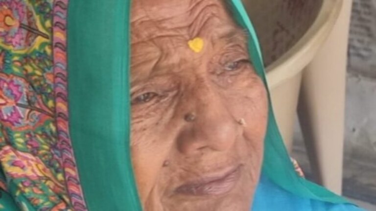 4 बेटे, करोड़ों की संपत्ति…कभी आलीशान बंगलों में रही इस मां की कहानी झकझोर देगी आपको UP Tak