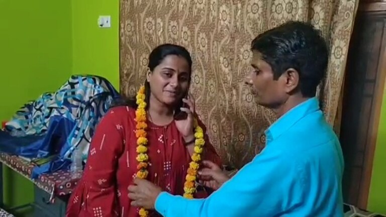 गोंडा: पान की दुकान से बच्चों को पाला, बेटी ज्योति चौरसिया UPPSC में 21वीं रैंक ला बनी SDM UP Tak