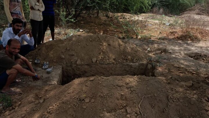 अतीक के बेटे असद की कब्र जहां खोदी जा रही वहां की है एक खास कहानी, जानिए मौलाना ने क्या बताया UP Tak