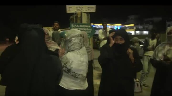 अतीक के जनाजे में शामिल होने के लिए पहुंचीं बुर्के में कई महिलाएं, क्या पत्नी शाइस्ता भी पहुंचीं? UP Tak