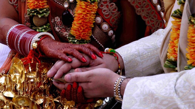 पहले रचाती है शादी फिर गहने ले हो जाती है फरार, गोरखपुर की इस शातिर लड़की ने कइयों को ठगा UP Tak