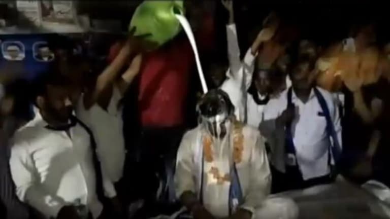 UP निकाय चुनाव: बागपत में BSP प्रत्याशी ने की अनिल कपूर के नायक फिल्म की नकल, वीडियो वायरल UP Tak