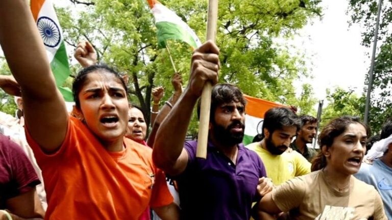 बजरंग पूनिया की अगुवाई में खेल मंत्री अनुराग ठाकुर से मिले पहलवान, बृजभूषण ने कही ये बात UP Tak