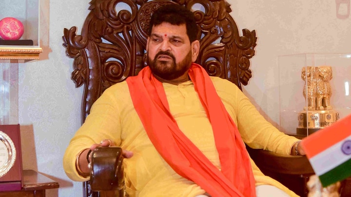 महिला पहलवान को लेकर BJP सांसद बृजभूषण शरण सिंह के घर पहुंच गई पुलिस! क्या-क्या हुआ, जानिए UP Tak