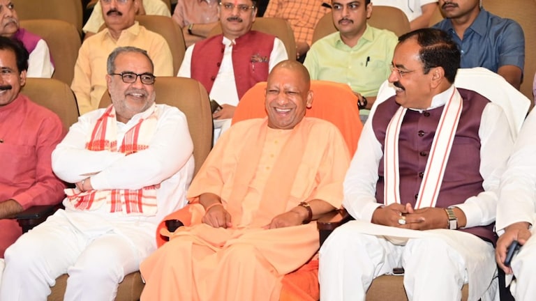 अपनी टीम के साथ सीएम योगी आदित्यनाथ ने देखी ‘द केरला स्टोरी’ मूवी, फिर कही ये बात UP Tak