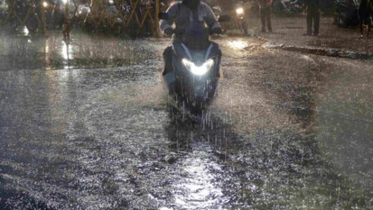 यूपी में फिर से सक्रिय हो रहा है मानसून, होगी झमाझम बारिश, जानिए उमस भरी गर्मी से कब मिलेगी राहत cropped-Rain-in-Mumbai_MS-7-scaled-1.jpg