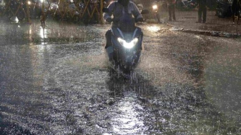 यूपी में फिर से सक्रिय हो रहा है मानसून, होगी झमाझम बारिश, जानिए उमस भरी गर्मी से कब मिलेगी राहत cropped-Rain-in-Mumbai_MS-7-scaled-1.jpg