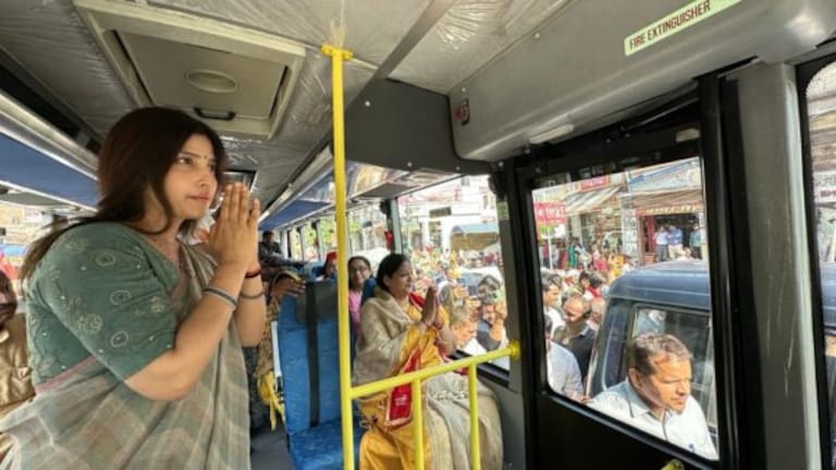 सर्वे : मैनपुरी सीट पर एक बार फिर जीतेंगी डिंपल यादव? 2024 को लेकर सामने आई चौंकाने वाली बात dimple2