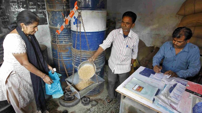 ब्यूटी प्रोडक्ट से लेकर दूध-घी से बने सामान तक…यूपी में सरकारी राशन की दुकानों पर अब मिलेंगी ये जरूरी चीजें UP Tak