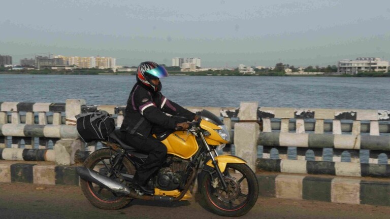 आगरा: ड्राइविंग लाइसेंस बनवाना अब हो जाएगा मुश्किल! इन 15 सवालों का देना होगा जवाब UP Tak