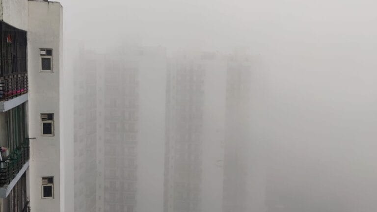 Noida Weather News: सुबह नींद खुली तो नोएडा में दिखा कोहरा, मई महीने में ऐसा क्यों हो रहा? जानें इसका कारण सुबह नींद खुली तो नोएडा में दिखा कोहरा, मई महीने में ऐसा क्यों हो रहा? जानें इसका कारण