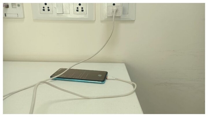 बांदा में छात्रा ने मोबाइल चार्जिंग पर लगाया और तड़प-तड़प कर चली गई जान, सावधान रहें आप UP Tak