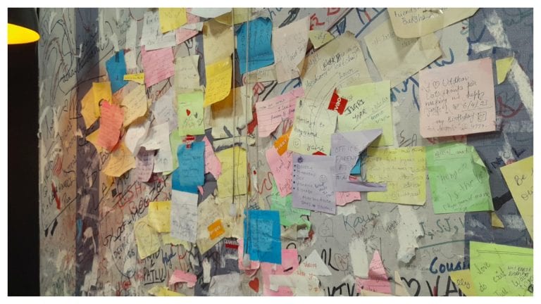 अब मेरठ में बजरंग दल वालों ने रेस्टोरेंट की पर्चियों में ढूंढ लिए हिंदू लड़की, मुस्लिम लड़कों के नाम UP Tak