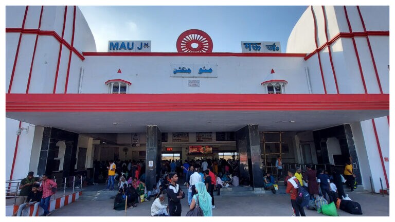 30 करोड़ से बदलेगी मऊ रेलवे स्टेशन की तस्वीर, ऐसे होंगे हाईटेक बदलाव कि आप भी हो जाएंगे हैरान UP Tak
