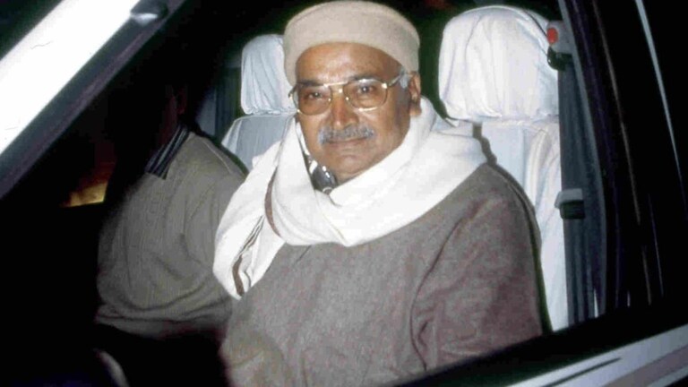 हरिशंकर तिवारी का होने जा रहा एनकाउंटर…ये सुन 5000 की भीड़ ने घेर लिया थाना, ये था जलवा! UP Tak