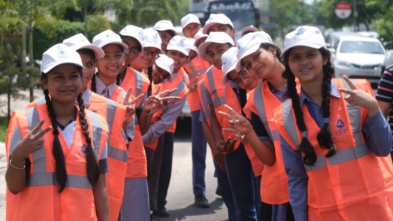 छात्रों ने देखी ग्रामीण यूपी की बदलती तस्वीर, जानें जल जीवन मिशन के बारे में UP Tak