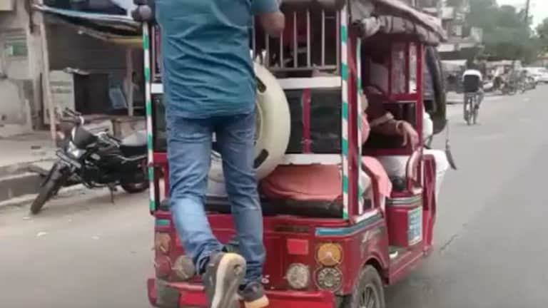 लखनऊ: ई-रिक्शा चार्जिंग के दौरान अचानक हुआ धमाका, मां-बेटे समेत तीन की मौत UP Tak