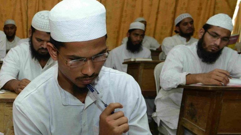 यूपी में 40 हजार से अधिक स्टूडेंट्स ने छोड़ दिया मदरसे का एग्जाम, आखिर ऐसा क्या हुआ यहां जानिए UP Tak