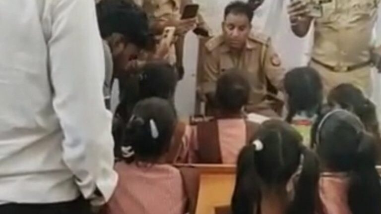 शाहजहांपुर: स्कूल में नाबालिग छात्राओं से छेड़छाड़ करता था कंप्यूटर अनुदेशक मोहम्मद अली? केस दर्ज UP Tak